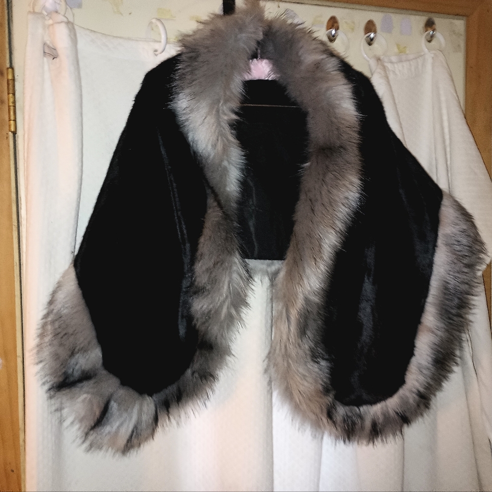 Umren Winter Luxury Ultra Soft Faux Fur Wrap